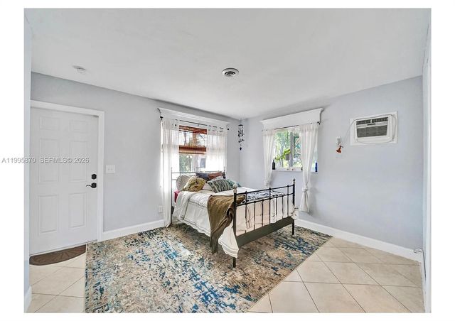 381 NE 42nd St, Oakland Park, FL 33334