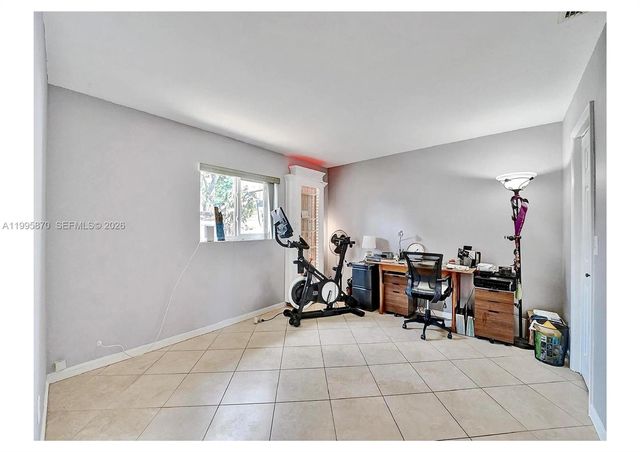 381 NE 42nd St, Oakland Park, FL 33334
