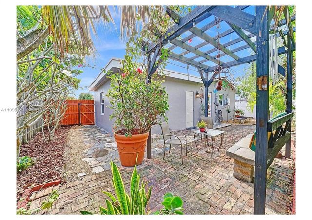 381 NE 42nd St, Oakland Park, FL 33334