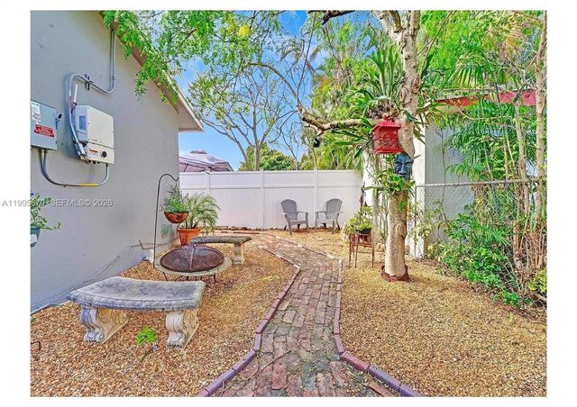 381 NE 42nd St, Oakland Park, FL 33334