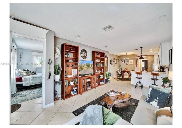 381 NE 42nd St, Oakland Park, FL 33334