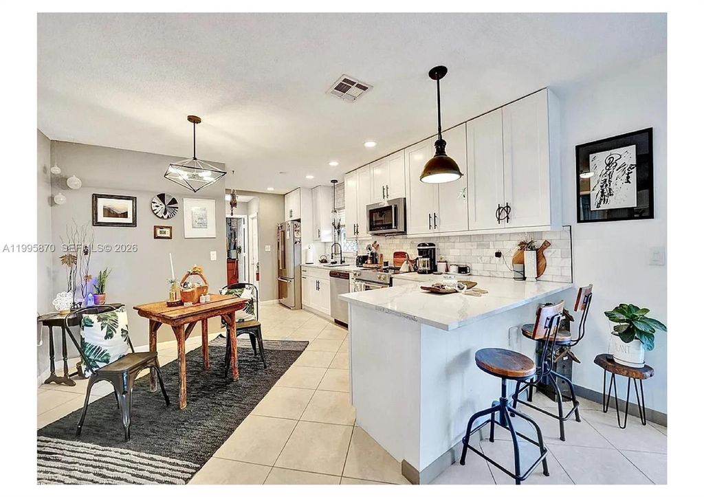 381 NE 42nd St, Oakland Park, FL 33334