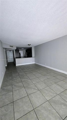 7925 Fairview Dr 206, Tamarac, FL 33321