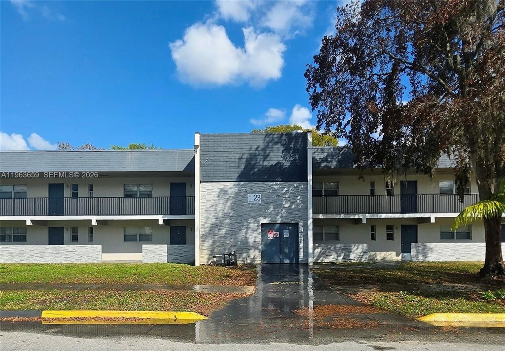 7925 Fairview Dr 206, Tamarac, FL 33321