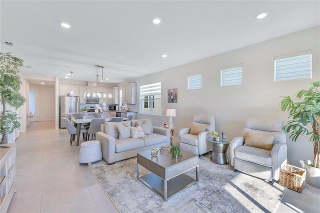 2434 N CLIFF WAY, St Cloud, FL 34771