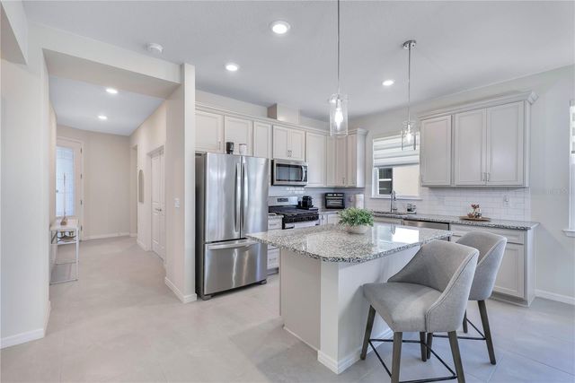 2434 N CLIFF WAY, St Cloud, FL 34771