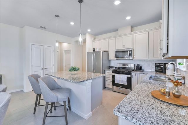 2434 N CLIFF WAY, St Cloud, FL 34771