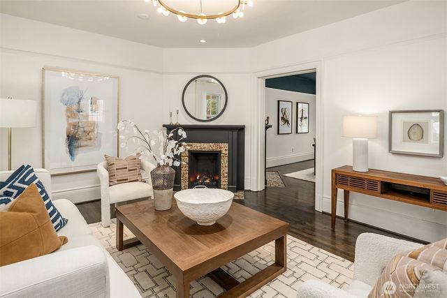 4004 Washington Avenue W, Seattle, WA 98199