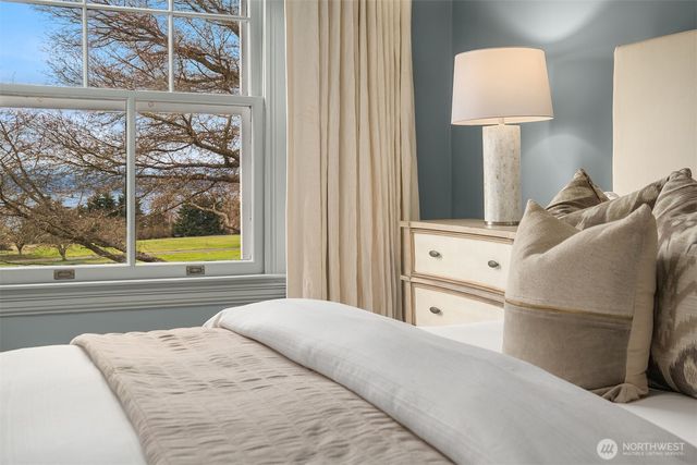 4004 Washington Avenue W, Seattle, WA 98199