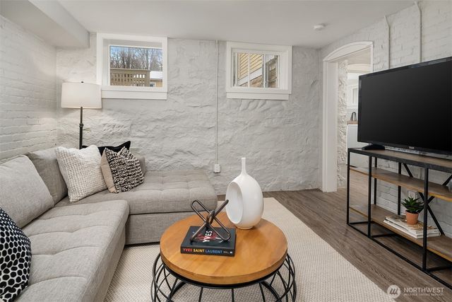 4004 Washington Avenue W, Seattle, WA 98199