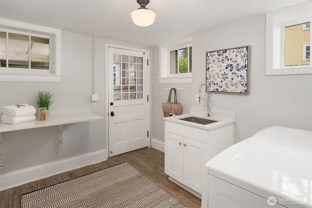 4004 Washington Avenue W, Seattle, WA 98199