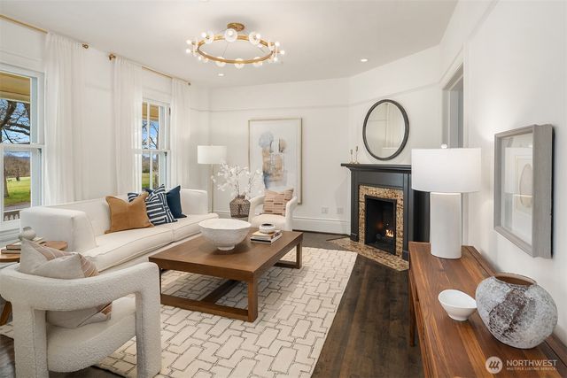 4004 Washington Avenue W, Seattle, WA 98199