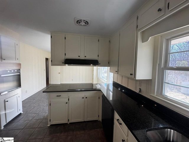 106 Woodview Drive, Laurens, SC 29360