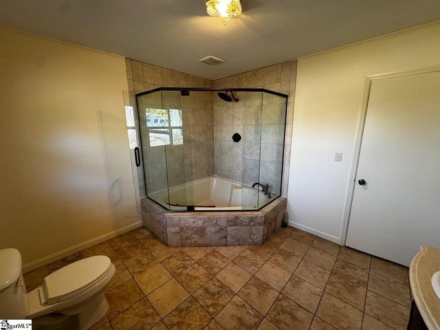 106 Woodview Drive, Laurens, SC 29360