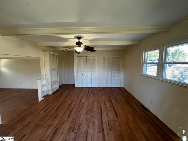 106 Woodview Drive, Laurens, SC 29360