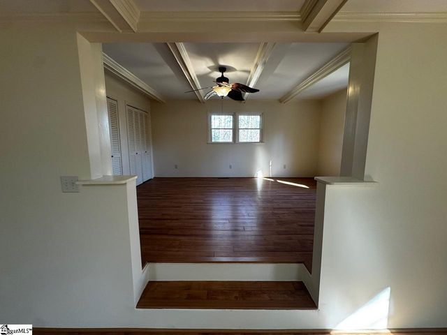 106 Woodview Drive, Laurens, SC 29360