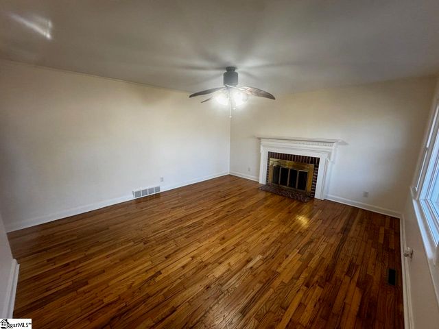 106 Woodview Drive, Laurens, SC 29360