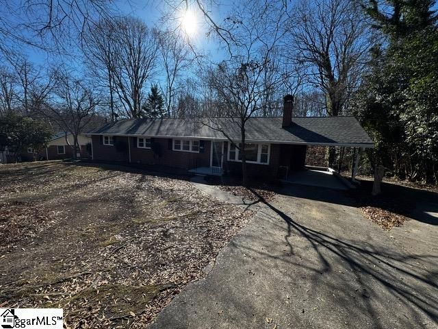 106 Woodview Drive, Laurens, SC 29360