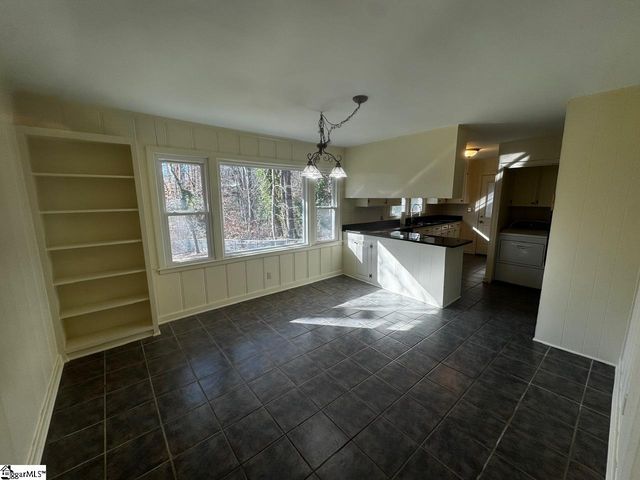 106 Woodview Drive, Laurens, SC 29360