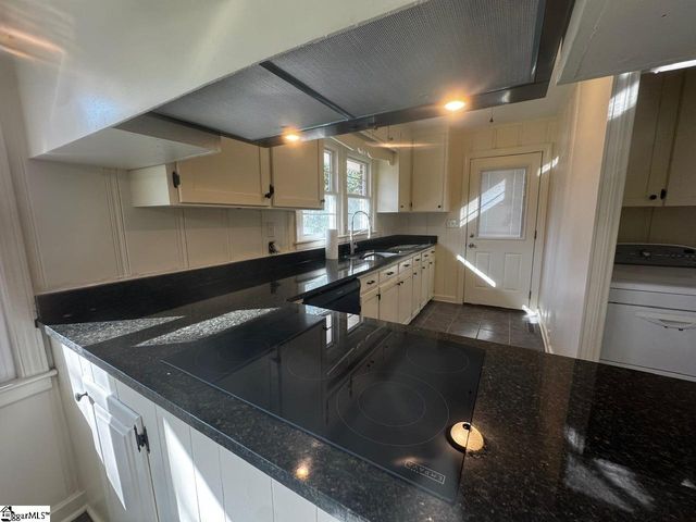 106 Woodview Drive, Laurens, SC 29360