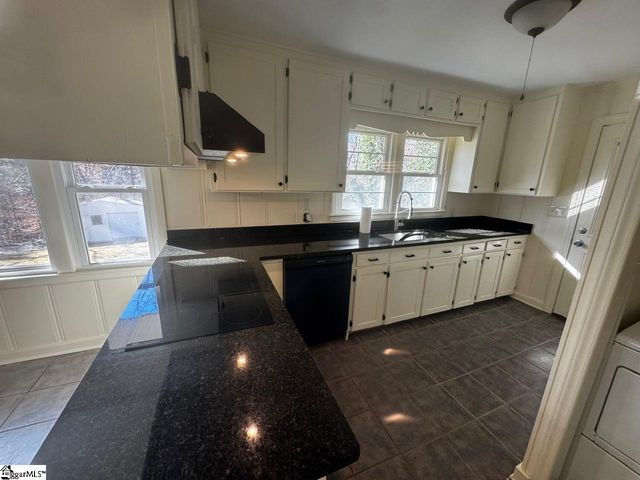 106 Woodview Drive, Laurens, SC 29360