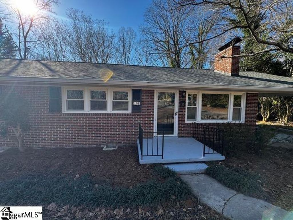 106 Woodview Drive, Laurens, SC 29360