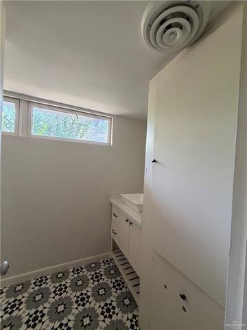 1618 S Parkwood Drive, Harlingen, TX 78550