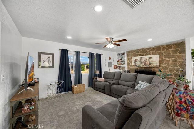 14975 Gayhead, Apple Valley, CA 92307