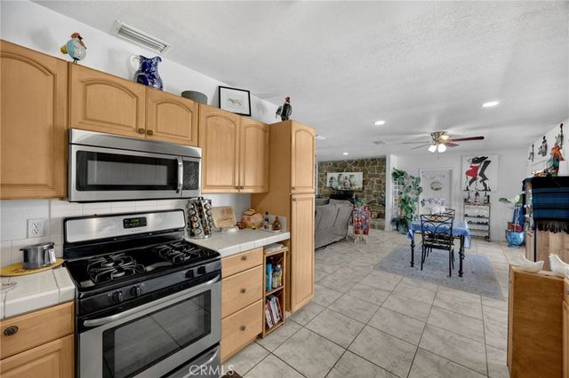 14975 Gayhead, Apple Valley, CA 92307