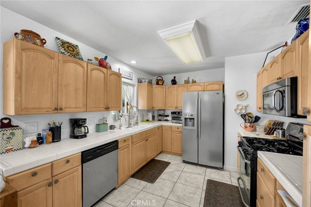 14975 Gayhead, Apple Valley, CA 92307