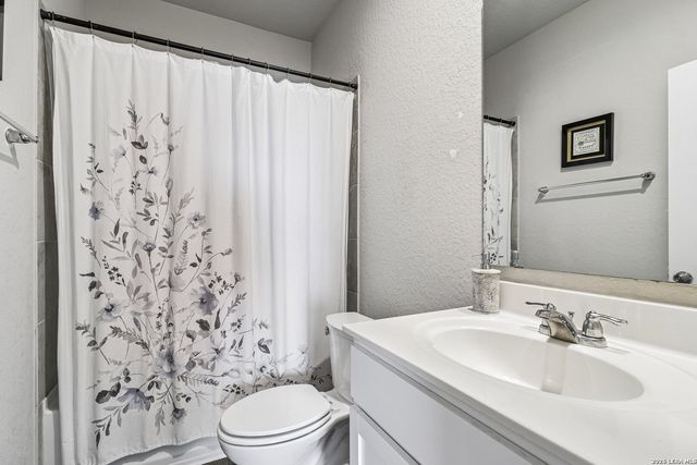 20045 Huckleberry St, Lytle, TX 78052