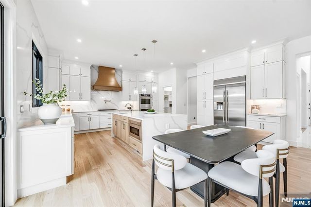 234 Vivien Court, Paramus, NJ 07652