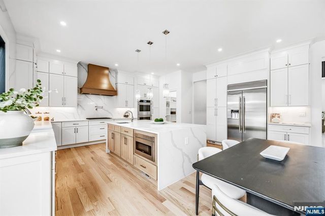 234 Vivien Court, Paramus, NJ 07652