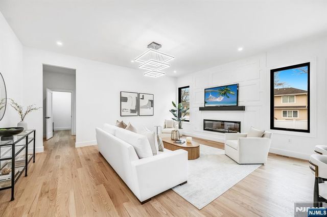 234 Vivien Court, Paramus, NJ 07652