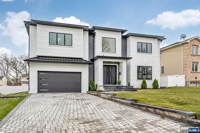 234 Vivien Court, Paramus, NJ 07652