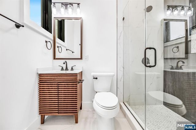 234 Vivien Court, Paramus, NJ 07652