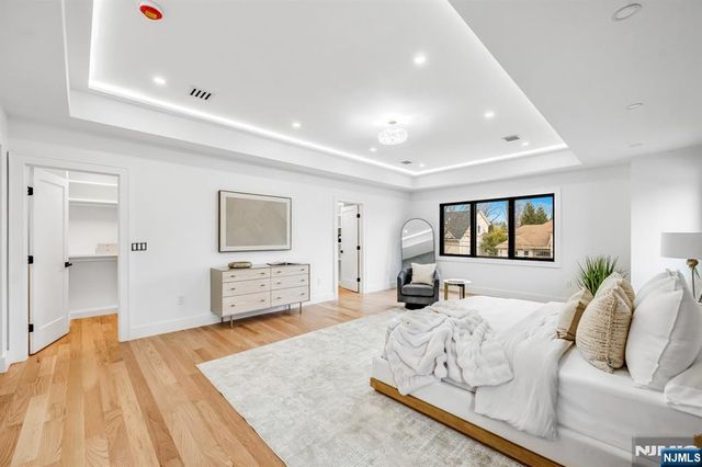 234 Vivien Court, Paramus, NJ 07652