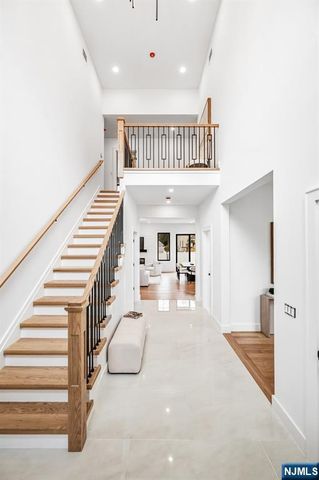 234 Vivien Court, Paramus, NJ 07652