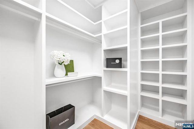 234 Vivien Court, Paramus, NJ 07652