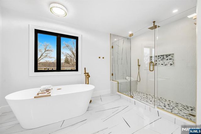 234 Vivien Court, Paramus, NJ 07652