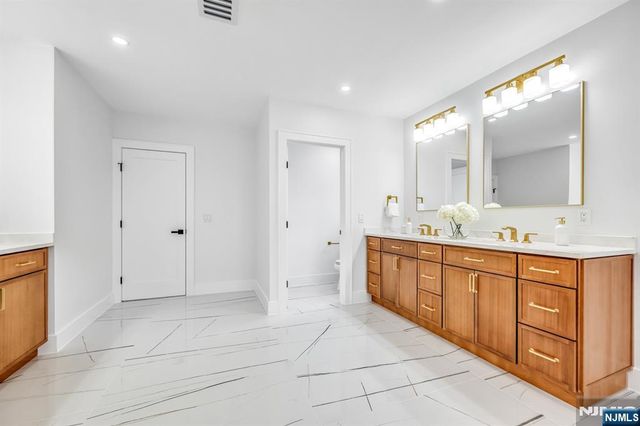 234 Vivien Court, Paramus, NJ 07652