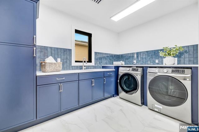 234 Vivien Court, Paramus, NJ 07652