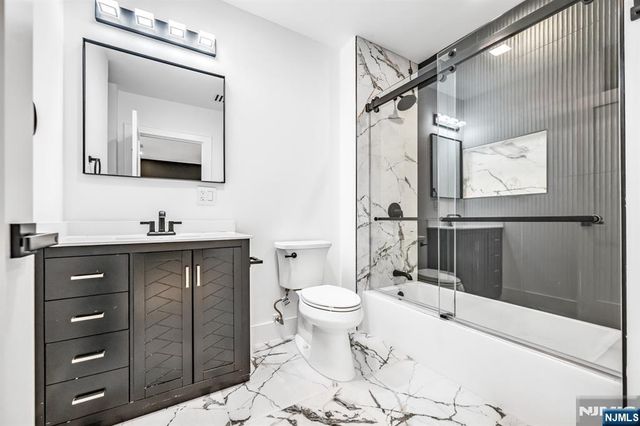 234 Vivien Court, Paramus, NJ 07652