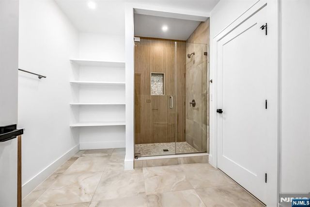 234 Vivien Court, Paramus, NJ 07652