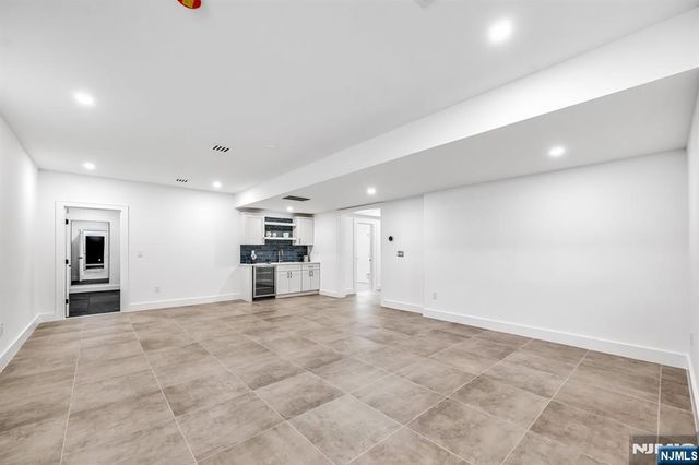 234 Vivien Court, Paramus, NJ 07652