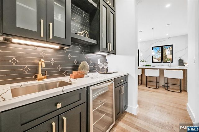 234 Vivien Court, Paramus, NJ 07652