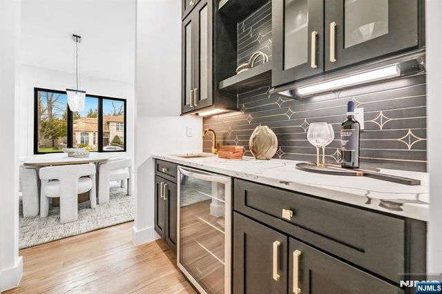 234 Vivien Court, Paramus, NJ 07652