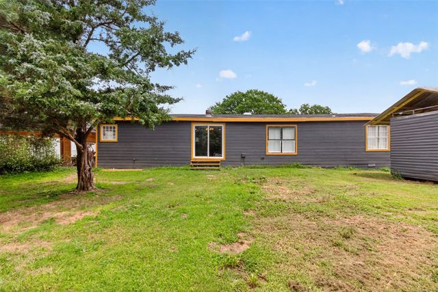 9238 Hays Circle, Quinlan, TX 75474
