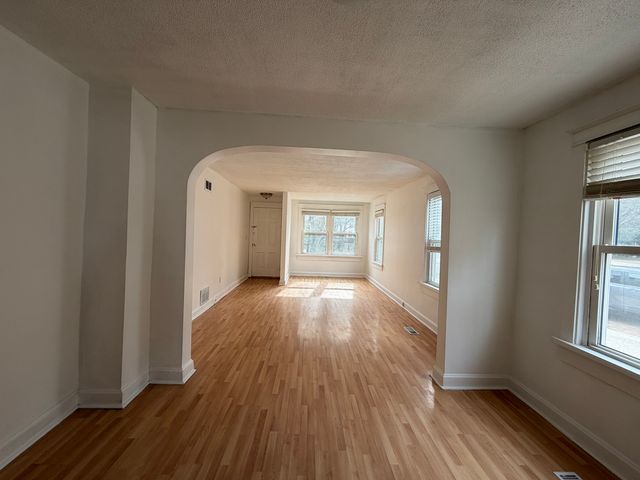 215 Fuller Road, Hinsdale, IL 60521