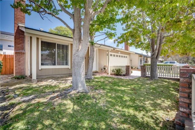 18092 Westlake Cir, Huntington Beach, CA 92648